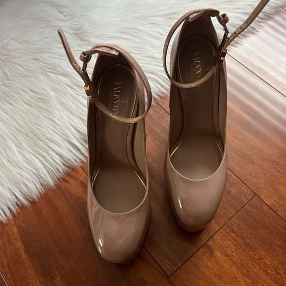 VALENTINO GARAVANI TAN-GO PLATFORM PUMP IN PATENT LEATHER 155 MM - Picture 9 of 10